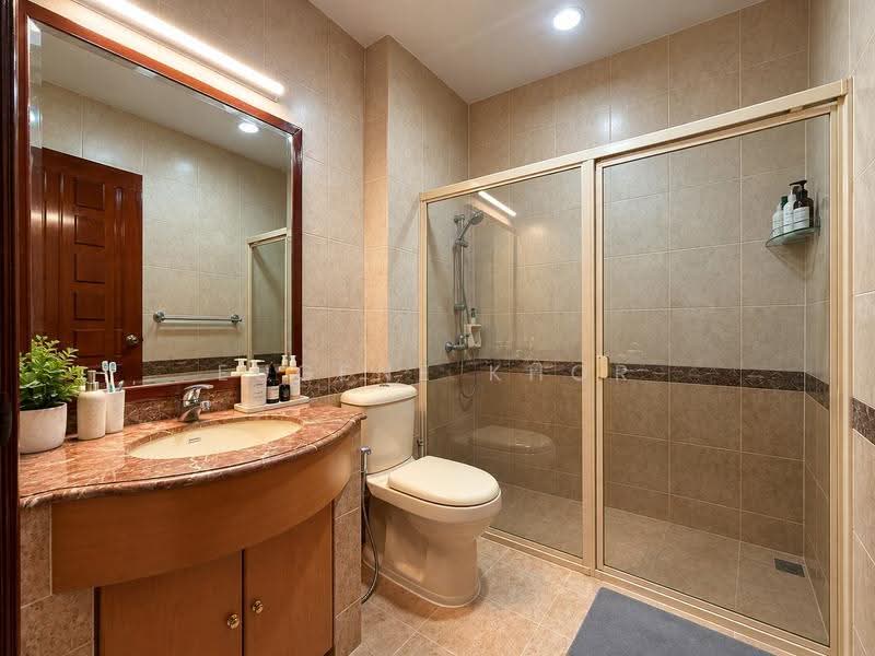 SUPER RARE!!! SPACIOUS 3 STOREY TERRACE!!! GREAT LOCATION!!! CONVENIENT WITH LOTS OF AMENITIES!!!, Hougang / Punggol / Sengkang, 6 Bedrooms, 2,850 sqft, Terraced House For Sale, by Eugene Khor, 500294062 - PropertyGuru.com.sg