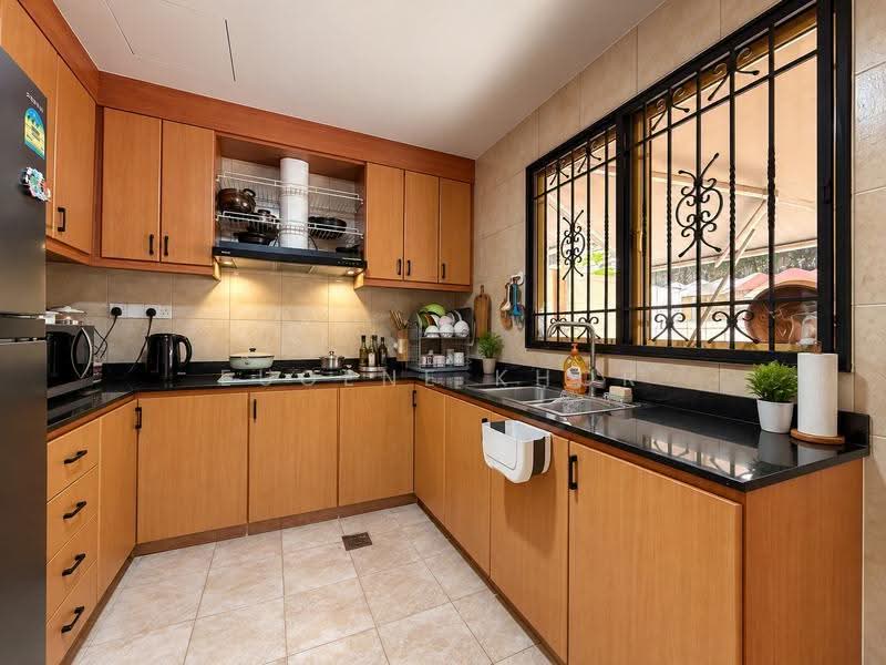 SUPER RARE!!! SPACIOUS 3 STOREY TERRACE!!! GREAT LOCATION!!! CONVENIENT WITH LOTS OF AMENITIES!!!, Hougang / Punggol / Sengkang, 6 Bedrooms, 2,850 sqft, Terraced House For Sale, by Eugene Khor, 500294062 - PropertyGuru.com.sg