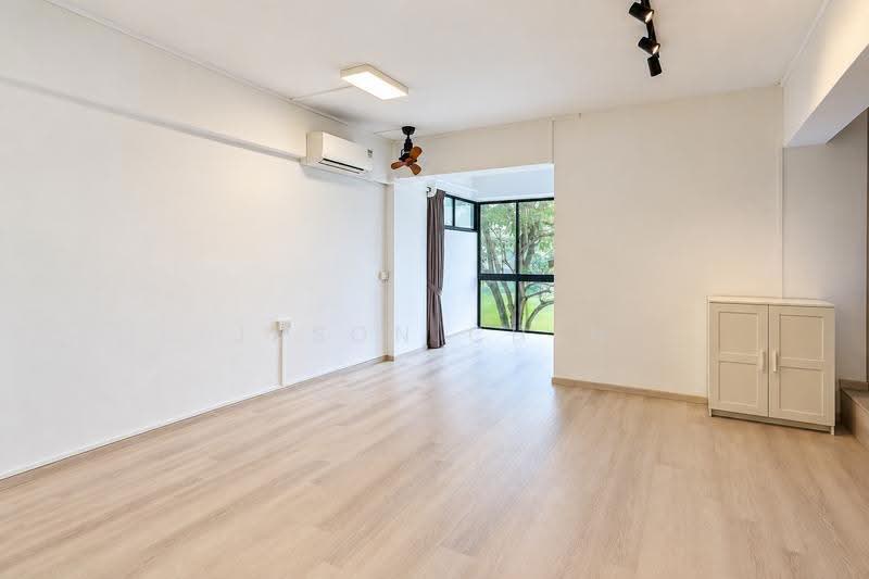 Thomson Grove, 586 Yio Chu Kang Road, Mandai / Upper Thomson, 3 Bedrooms, 1,485 sqft, Condominium For Sale, by Jason Chen, 500294065 - Living Room - PropertyGuru.com.sg
