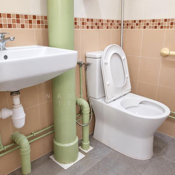 210 Ang Mo Kio Avenue 3, 210 Ang Mo Kio Avenue 3, Ang Mo Kio / Bishan / Thomson, Room Rental, 100 sqft, HDB Flat For Rent, by Nadhirah Ismail, 500294071 - Bathroom - PropertyGuru.com.sg