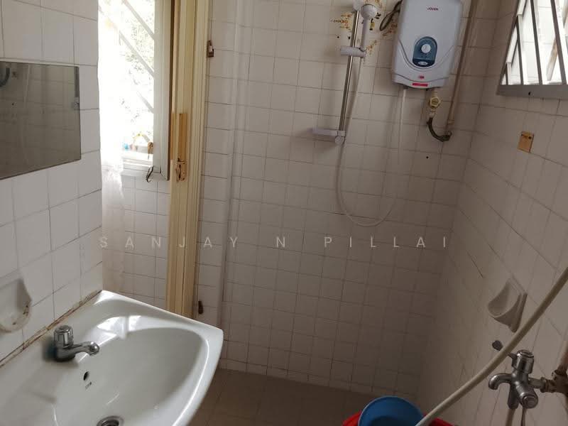 102 Gangsa Road, 102 Gangsa Road, Dairy Farm / Bukit Panjang / Choa Chu Kang, Room Rental, 120 sqft, HDB Flat For Rent, by Sanjay N Pillai, 500294075 - Bathroom - PropertyGuru.com.sg