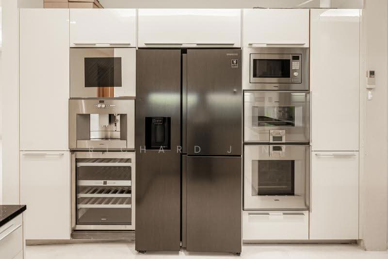 Kitchen Fully Equipped & Airconditioned!