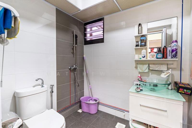 458A Sengkang West Road, 458A Sengkang West Road, Seletar / Yio Chu Kang, 3 Bedrooms, 1,216 sqft, HDB Flat For Sale, by Matthew Lam, 500294079 - Bathroom - PropertyGuru.com.sg