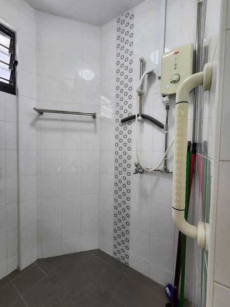 304 Jurong East Street 32, 304 Jurong East Street 32, Boon Lay / Jurong / Tuas, Room Rental, 120 sqft, HDB Flat For Rent, by Faith Yee, 500294105 - Bathroom - PropertyGuru.com.sg