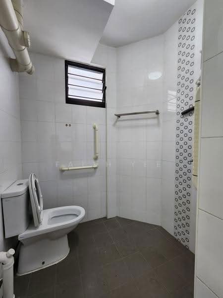 304 Jurong East Street 32, 304 Jurong East Street 32, Boon Lay / Jurong / Tuas, Room Rental, 120 sqft, HDB Flat For Rent, by Faith Yee, 500294105 - Bathroom - PropertyGuru.com.sg