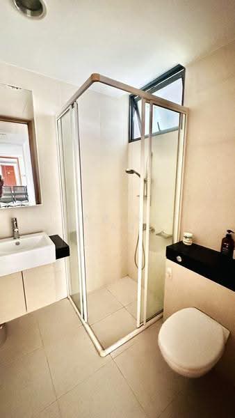 The Beacon, 130 Cantonment Road, Chinatown / Tanjong Pagar, 3 Bedrooms, 1,109 sqft, Apartment For Rent, by Lawrence Tan, 500294108 - Bathroom - PropertyGuru.com.sg