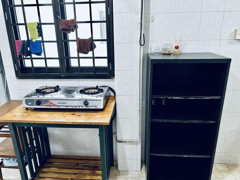 4 Jalan Batu, 4 Jalan Batu, East Coast / Marine Parade, 2 Bedrooms, 721 sqft, HDB Flat For Rent, by Isaac Chee, 500294117 - Kitchen - PropertyGuru.com.sg