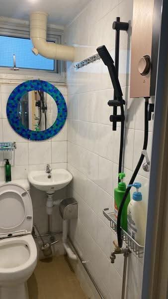 4 Ghim Moh Road, 4 Ghim Moh Road, Tanglin / Holland / Bukit Timah, Room Rental, 150 sqft, HDB Flat For Rent, by Frankie Teo (张文仁), 500294120 - Bathroom - PropertyGuru.com.sg