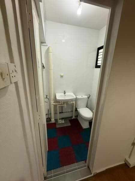 378 Clementi Avenue 5, 378 Clementi Avenue 5, Buona Vista / West Coast / Clementi New Town, 2 Bedrooms, 732 sqft, HDB Flat For Sale, by Veronica Khor, 500294135 - Bathroom - PropertyGuru.com.sg