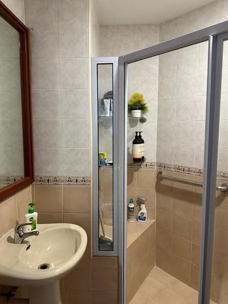 Parc Oasis, 43 Jurong East Avenue 1, Boon Lay / Jurong / Tuas, 2 Bedrooms, 1,076 sqft, Condominium For Rent, by Joseph Tan, 500294146 - Bathroom - PropertyGuru.com.sg