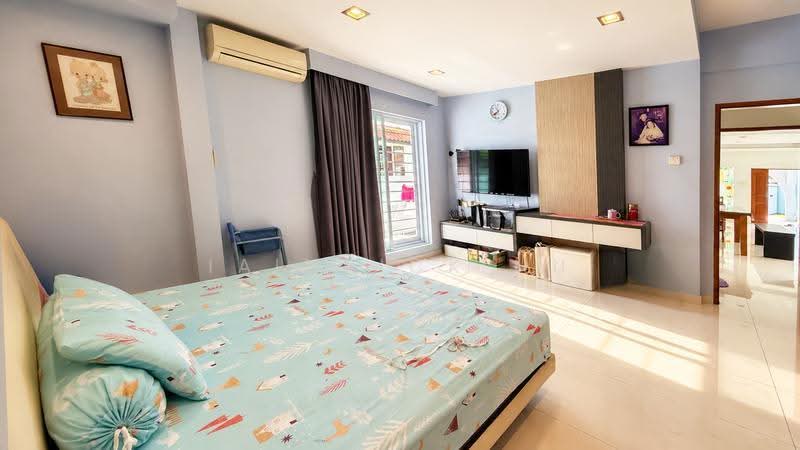 Detached Home near Kembangan MRT, Eunos / Geylang / Paya Lebar, 4 Bedrooms, 4,800 sqft, Detached House For Sale, by Iainrick Hu, 500294157 - Bedroom - PropertyGuru.com.sg
