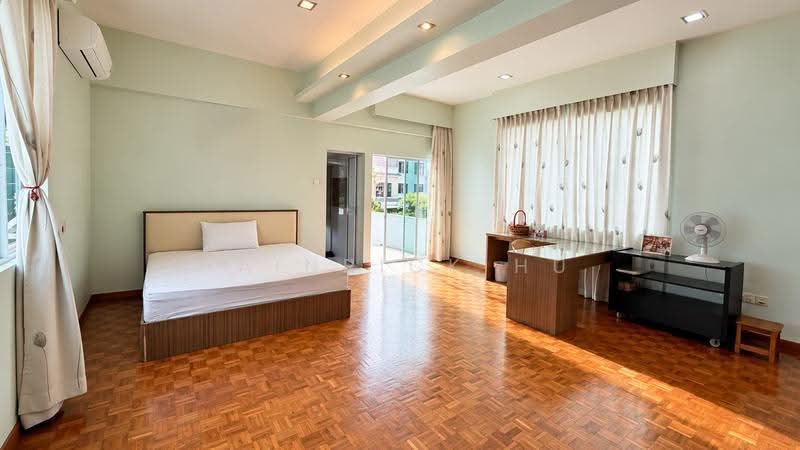 Detached Home near Kembangan MRT, Eunos / Geylang / Paya Lebar, 4 Bedrooms, 4,800 sqft, Detached House For Sale, by Iainrick Hu, 500294157 - Master Bedroom - PropertyGuru.com.sg