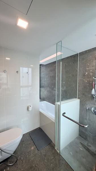 The Gale, 66 Flora Road, Changi Airport / Changi Village, 3 Bedrooms, 1,346 sqft, Condominium For Sale, by YT Tan (陈永达), 500294175 - Bathroom - PropertyGuru.com.sg