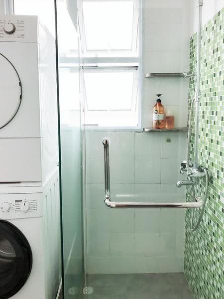 Spacious Joo Chiat road Walkup, Joo Chiat Road, East Coast / Marine Parade, 3 Bedrooms, 1,033 sqft, Walk-up Apartment For Sale, by Wang JC, 500294194 - Bathroom - PropertyGuru.com.sg