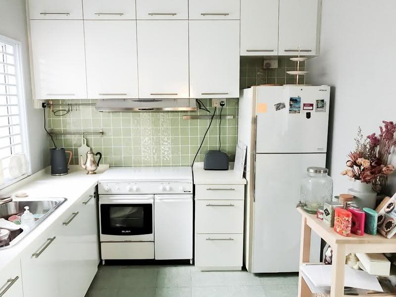 Spacious Joo Chiat road Walkup, Joo Chiat Road, East Coast / Marine Parade, 3 Bedrooms, 1,033 sqft, Walk-up Apartment For Sale, by Wang JC, 500294194 - Kitchen - PropertyGuru.com.sg