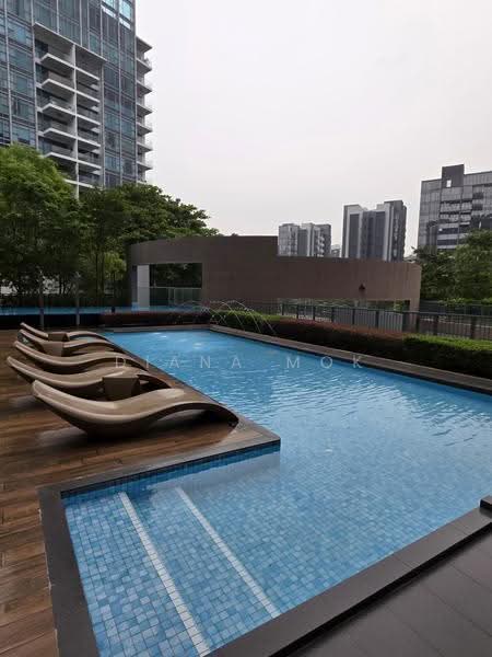 Fun pool lounge