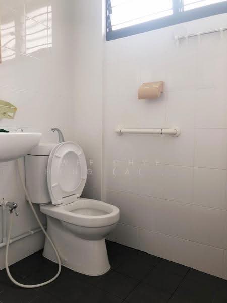 206 Bukit Batok Street 21, 206 Bukit Batok Street 21, Dairy Farm / Bukit Panjang / Choa Chu Kang, Room Rental, 150 sqft, HDB Flat For Rent, by Wee Chye Heng (Alan Wee), 500294202 - Bathroom - PropertyGuru.com.sg