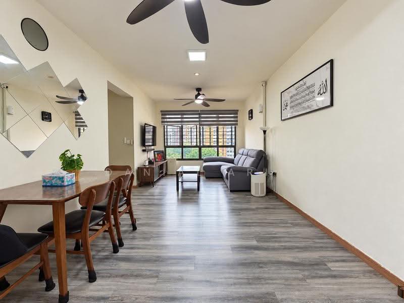 479B Yishun Street 42, 479B Yishun Street 42, Sembawang / Yishun, 3 Bedrooms, 1,001 sqft, HDB Flat For Sale, by Danial Arif, 500294212 - Living Room - PropertyGuru.com.sg
