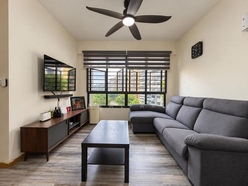 479B Yishun Street 42, 479B Yishun Street 42, Sembawang / Yishun, 3 Bedrooms, 1,001 sqft, HDB Flat For Sale, by Danial Arif, 500294212 - Living Room - PropertyGuru.com.sg