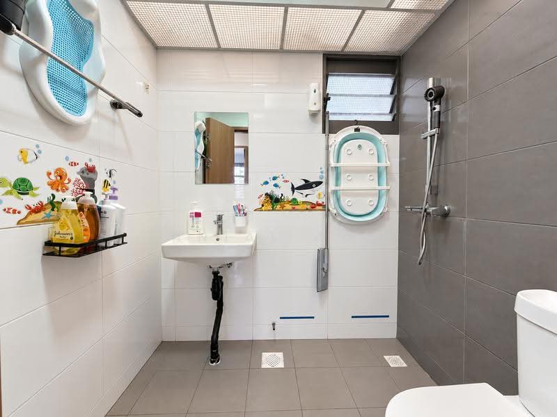 479B Yishun Street 42, 479B Yishun Street 42, Sembawang / Yishun, 3 Bedrooms, 1,001 sqft, HDB Flat For Sale, by Danial Arif, 500294212 - Common Bathroom - PropertyGuru.com.sg