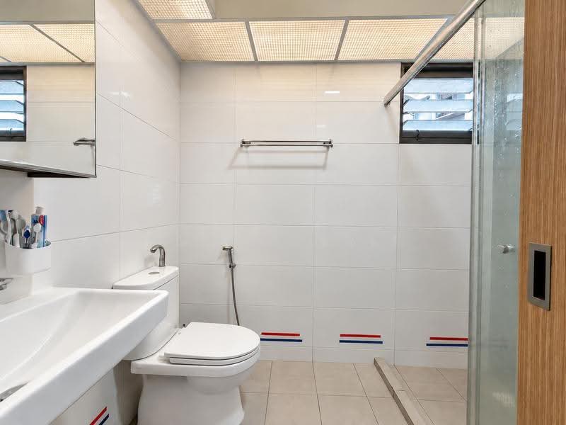 479B Yishun Street 42, 479B Yishun Street 42, Sembawang / Yishun, 3 Bedrooms, 1,001 sqft, HDB Flat For Sale, by Danial Arif, 500294212 - Master Bathroom - PropertyGuru.com.sg
