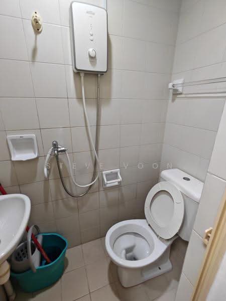 East Meadows, 32 Tanah Merah Kechil Road, Bedok / Upper East Coast, Room Rental, 180 sqft, Condominium For Rent, by Steve Voon, 500294219 - Bathroom - PropertyGuru.com.sg