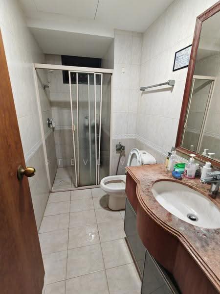 East Meadows, 32 Tanah Merah Kechil Road, Bedok / Upper East Coast, Room Rental, 180 sqft, Condominium For Rent, by Steve Voon, 500294219 - Bathroom - PropertyGuru.com.sg