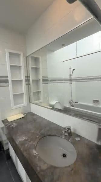 Siglap Centre, 55 Siglap Road, East Coast / Marine Parade, 3 Bedrooms, 1,290 sqft, Apartment For Rent, by Cheryl Tho, 500294220 - Master Bathroom - PropertyGuru.com.sg