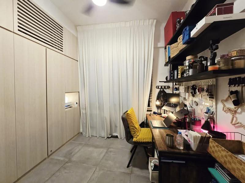 Fully Furnished Tiong Bahru 2 Bed / Short Term, Tiong Bahru Road, Alexandra / Commonwealth, 2 Bedrooms, 1,054 sqft, Conservation House For Rent, by Susan Prior, 500294226 - Study - PropertyGuru.com.sg