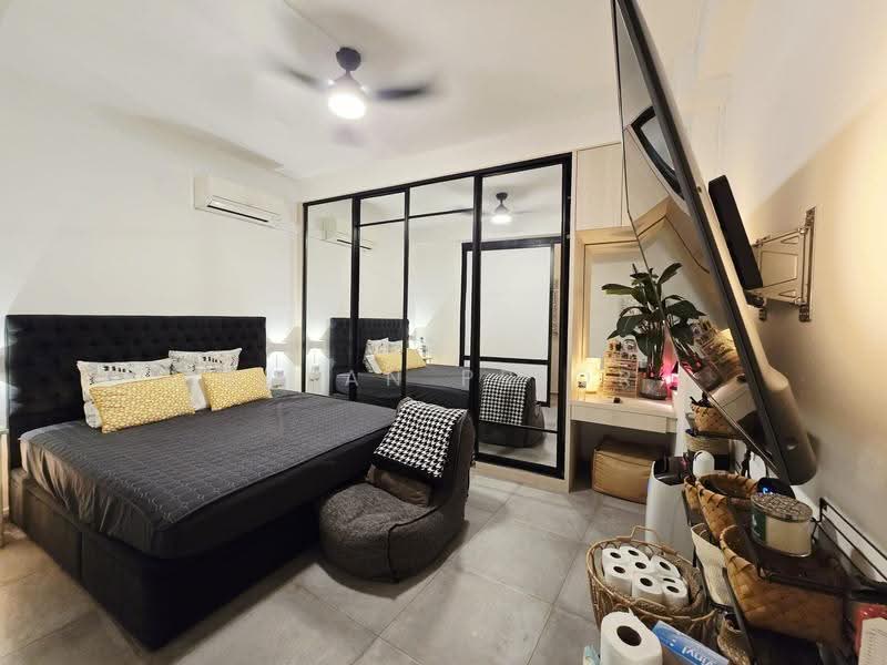 Fully Furnished Tiong Bahru 2 Bed / Short Term, Tiong Bahru Road, Alexandra / Commonwealth, 2 Bedrooms, 1,054 sqft, Conservation House For Rent, by Susan Prior, 500294226 - Bedroom - PropertyGuru.com.sg