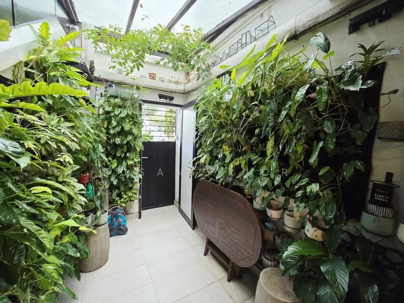 Fully Furnished Tiong Bahru 2 Bed / Short Term, Tiong Bahru Road, Alexandra / Commonwealth, 2 Bedrooms, 1,054 sqft, Conservation House For Rent, by Susan Prior, 500294226 - PropertyGuru.com.sg