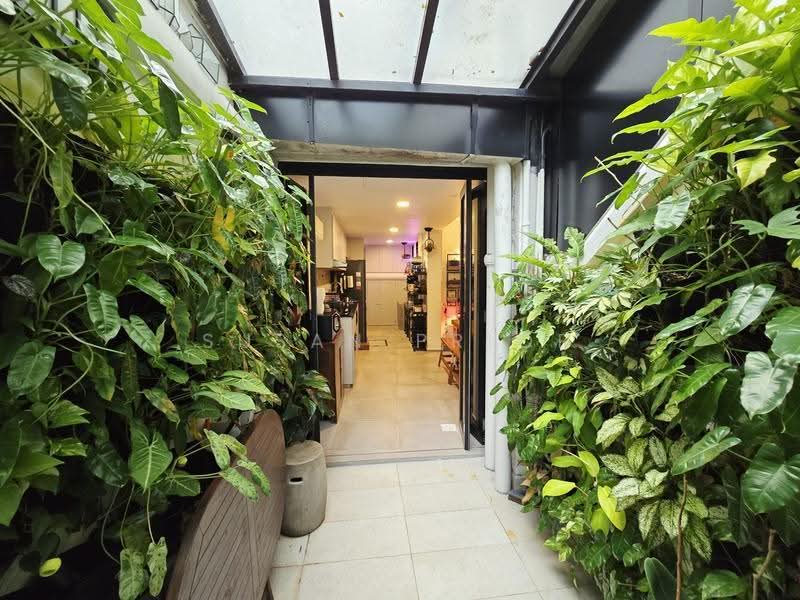 Fully Furnished Tiong Bahru 2 Bed / Short Term, Tiong Bahru Road, Alexandra / Commonwealth, 2 Bedrooms, 1,054 sqft, Conservation House For Rent, by Susan Prior, 500294226 - Kitchen - PropertyGuru.com.sg