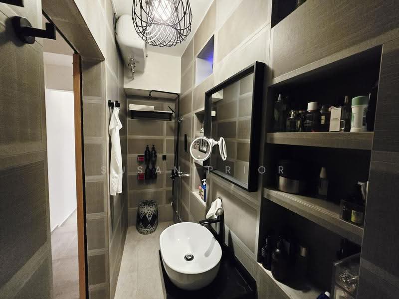Fully Furnished Tiong Bahru 2 Bed / Short Term, Tiong Bahru Road, Alexandra / Commonwealth, 2 Bedrooms, 1,054 sqft, Conservation House For Rent, by Susan Prior, 500294226 - Bathroom - PropertyGuru.com.sg
