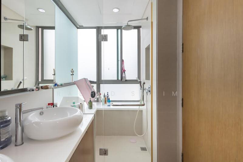 St Patrick's Residences, 60 St. Patrick'S Road, East Coast / Marine Parade, 3 Bedrooms, 1,206 sqft, Apartment For Sale, by Rashid Salim, 500294263 - Bathroom - PropertyGuru.com.sg