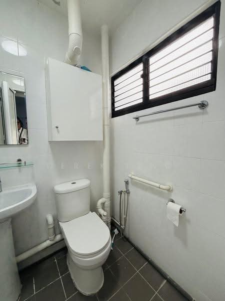 271 Tampines Street 21, 271 Tampines Street 21, Pasir Ris / Tampines, 3 Bedrooms, 1,119 sqft, HDB Flat For Sale, by Derek Teng, 500294274 - Bathroom - PropertyGuru.com.sg