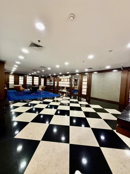 Peninsula Plaza, 111 North Bridge Road, City Hall / Clarke Quay, 2,379 sqft, Office For Rent, by Champa Murjani, 500294280 - Lobby - CommercialGuru.com.sg