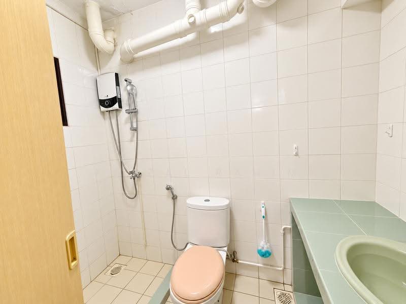 101 Rivervale Walk, 101 Rivervale Walk, Hougang / Punggol / Sengkang, 3 Bedrooms, 1,291 sqft, HDB Flat For Sale, by Faizal Rahim, 500294301 - Bathroom - PropertyGuru.com.sg
