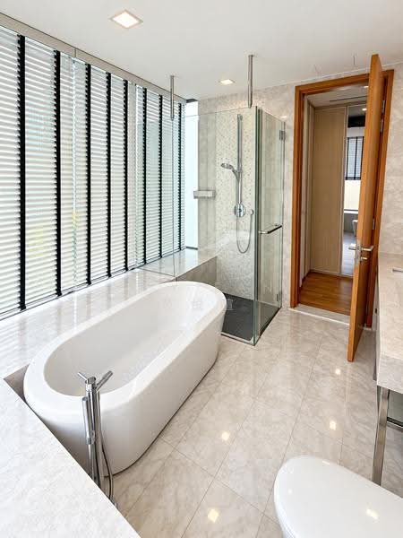 Waterfall Gardens, 8 Farrer Road, Tanglin / Holland / Bukit Timah, 4 Bedrooms, 2,196 sqft, Condominium For Sale, by Joy Fan 范悦暄, 500294367 - Bathroom - PropertyGuru.com.sg