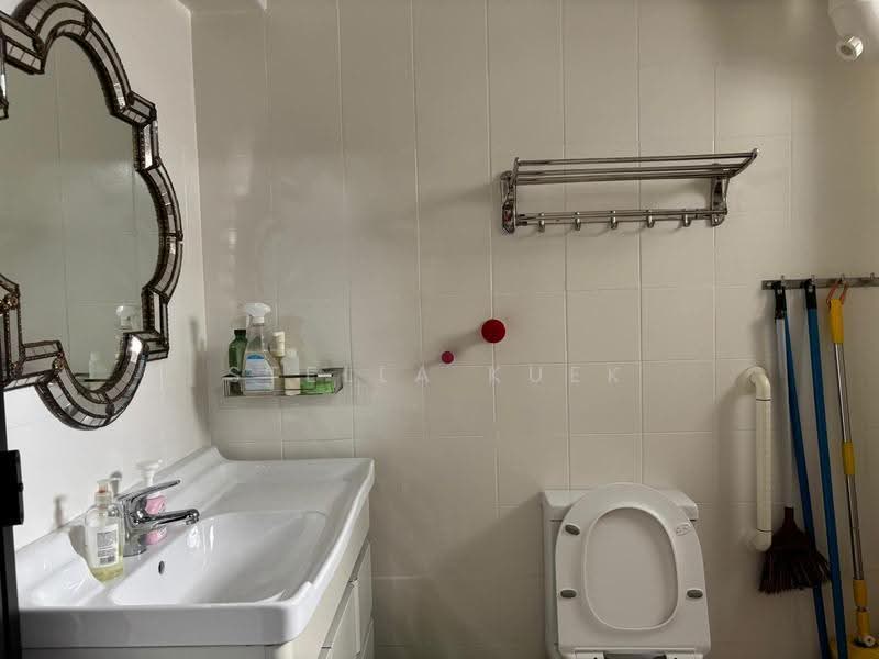 136 Rivervale Street, 136 Rivervale Street, Hougang / Punggol / Sengkang, Room Rental, 150 sqft, HDB Flat For Rent, by Stella Kuek, 500294369 - Bathroom - PropertyGuru.com.sg