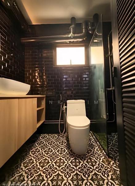 742 Tampines Street 72, 742 Tampines Street 72, Pasir Ris / Tampines, 4 Bedrooms, 1,313 sqft, HDB Flat For Sale, by Henry Lim, 500294373 - Master Bath - PropertyGuru.com.sg