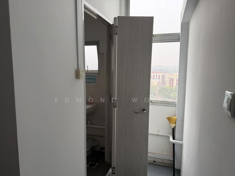 Pioneer Junction, 3 Soon Lee Street, Boon Lay / Jurong / Tuas, 1,184 sqft, Factory / Workshop (B2) For Sale, by Edmond Wong, 500294411 - Bathroom - CommercialGuru.com.sg