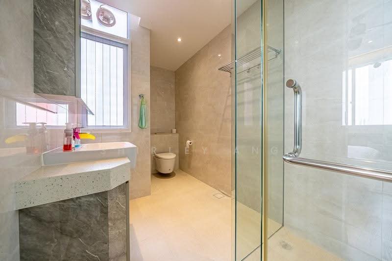 Tan Tong Meng Tower, 370 Thomson Road, Newton / Novena, 6 Bedrooms, 3,240 sqft, Condominium For Rent, by Shirley Ang, 500294412 - Bathroom - PropertyGuru.com.sg