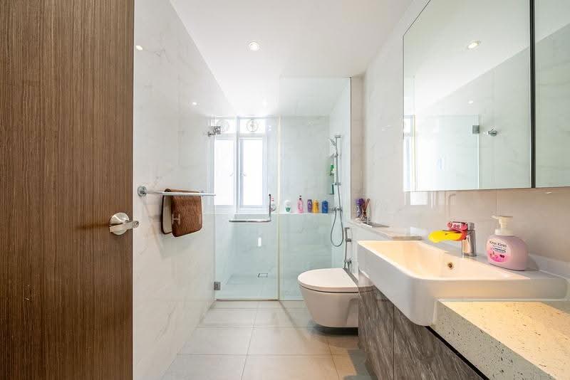 Tan Tong Meng Tower, 370 Thomson Road, Newton / Novena, 6 Bedrooms, 3,240 sqft, Condominium For Rent, by Shirley Ang, 500294412 - Bathroom - PropertyGuru.com.sg