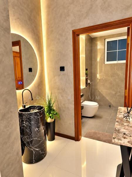 Seletar Hills Drive, Seletar Hills Drive, Seletar / Yio Chu Kang, 7 Bedrooms, 5,000 sqft, Detached House For Sale, by Adrian Lim, 500294488 - Bathroom - PropertyGuru.com.sg