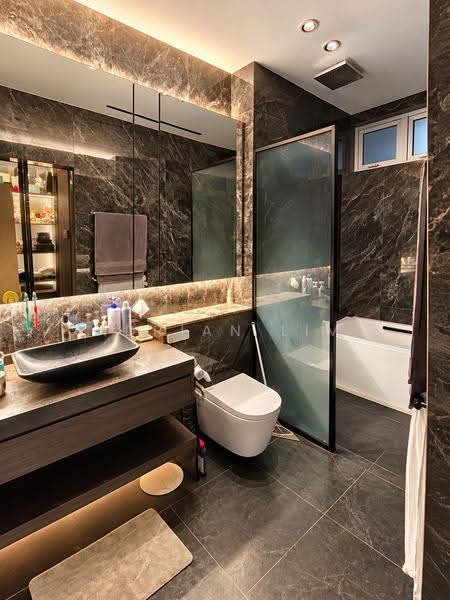 Seletar Hills Drive, Seletar Hills Drive, Seletar / Yio Chu Kang, 7 Bedrooms, 5,000 sqft, Detached House For Sale, by Adrian Lim, 500294488 - Bathroom - PropertyGuru.com.sg