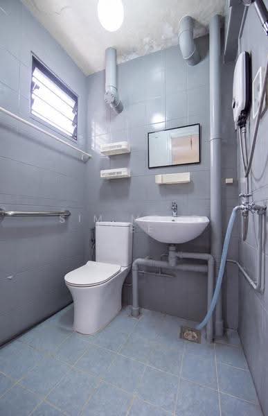 308 Clementi Avenue 4, 308 Clementi Avenue 4, Buona Vista / West Coast / Clementi New Town, 2 Bedrooms, 721 sqft, HDB Flat For Sale, by Sim Meng Wee, 500294496 - Bathroom - PropertyGuru.com.sg