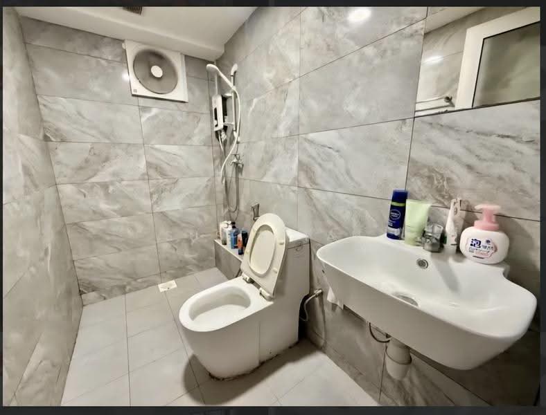 People's Park Complex, 1 Park Road, Boat Quay / Raffles Place / Marina, Room Rental, 120 sqft, Apartment For Rent, by Susie Tan, 500294525 - Bathroom - PropertyGuru.com.sg