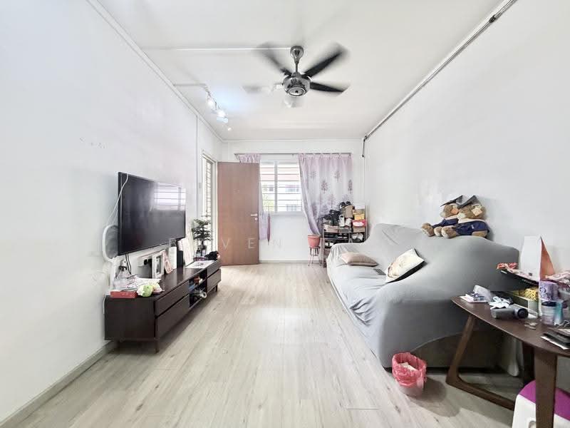 416 Bukit Batok West Avenue 4, 416 Bukit Batok West Avenue 4, Dairy Farm / Bukit Panjang / Choa Chu Kang, 2 Bedrooms, 785 sqft, HDB Flat For Sale, by Baven Tan, 500294573 - Living Room - PropertyGuru.com.sg