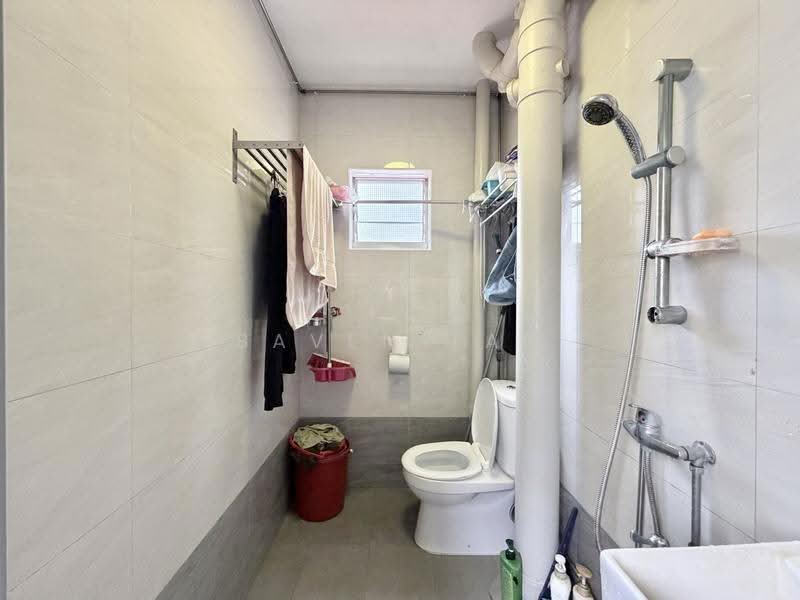 416 Bukit Batok West Avenue 4, 416 Bukit Batok West Avenue 4, Dairy Farm / Bukit Panjang / Choa Chu Kang, 2 Bedrooms, 785 sqft, HDB Flat For Sale, by Baven Tan, 500294573 - Bathroom - PropertyGuru.com.sg