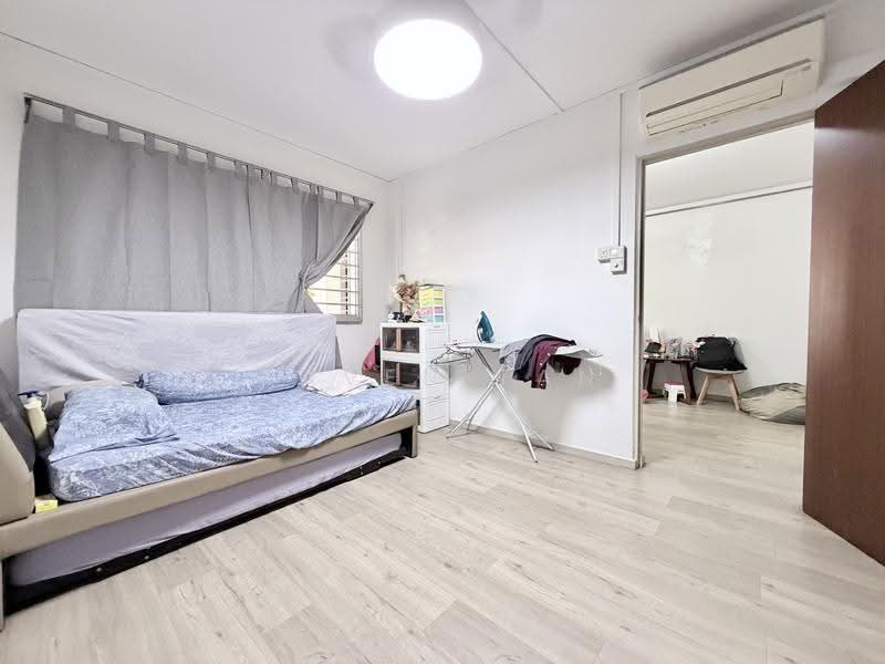 416 Bukit Batok West Avenue 4, 416 Bukit Batok West Avenue 4, Dairy Farm / Bukit Panjang / Choa Chu Kang, 2 Bedrooms, 785 sqft, HDB Flat For Sale, by Baven Tan, 500294573 - Bedroom - PropertyGuru.com.sg